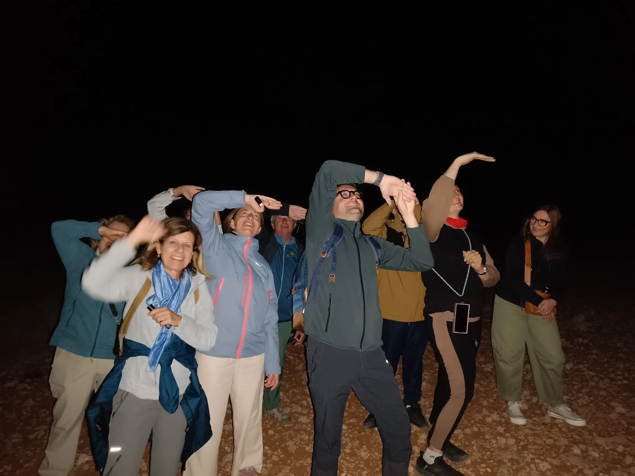Come calcolare il sud usando la costellazione Croce del Sud nel cielo notturno